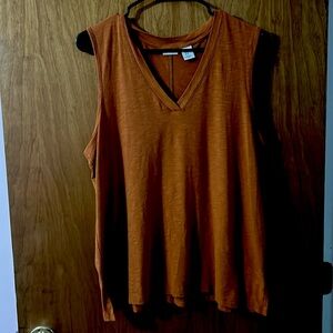 Ladies XL sleeveless rust colored top